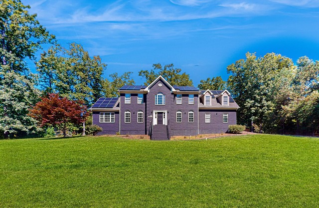 Spacious house w/private pool, private pool table & ping pong table