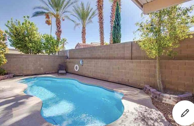 Spacious House with Pool & Hot Tub in Great Neighborhood!