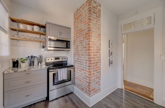 Spacious Industrial Modern Apt 2BR 1BA Downstairs