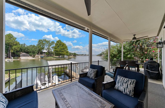 Spacious Lakefront 5-Bdrm Retreat near HSB Resort