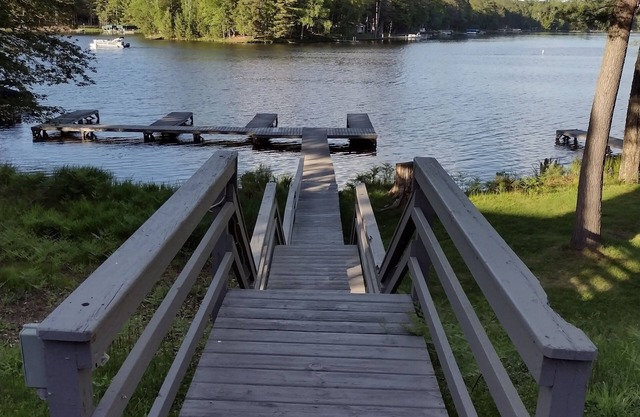 Spacious Lakefront/Snowmobile Lodge Condo