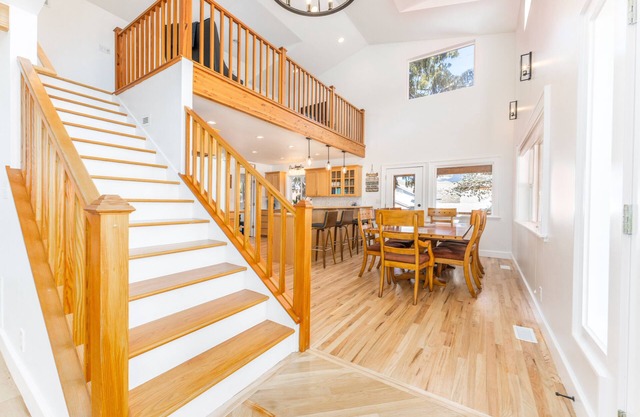 Spacious Lakeside Home: Walk to Beach, Wineries, and Downtown! Ample Parking!