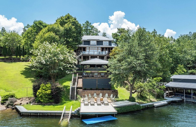 Spacious Lakeside Retreat - Sleeps 16, Quiet Slough, Great Entertaining Areas!