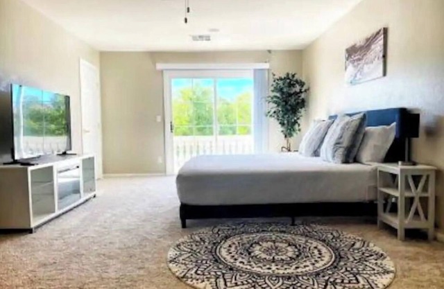 Spacious Las Vegas retreat w/game room & loft office—short drive to The Strip!