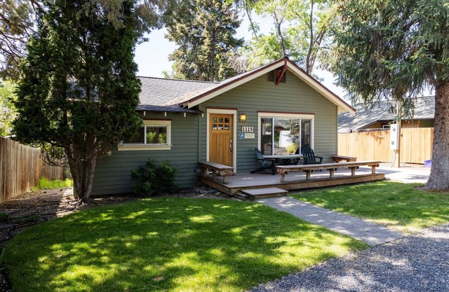 Spacious Layout │West Side │Walk Everywhere │Hot Tub │One Block to River