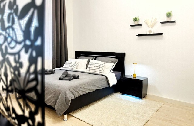 Spacious Loft Living: 130m² Apartment Near Berlin's Top Sights