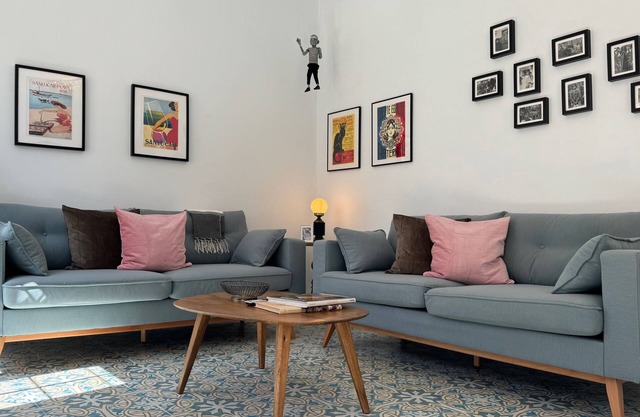 Spacious, luminous traditional apartment with 3 balconies, in protected building