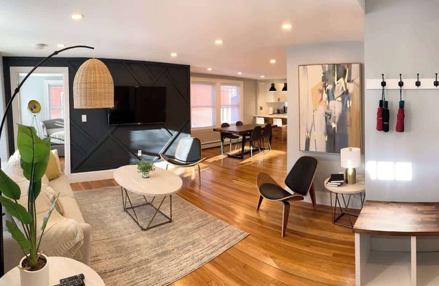 Spacious Luxury 3 BR ✓Spotless ✓W/D ✓Parking