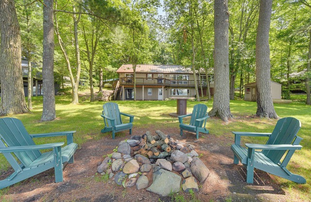 Spacious Luxury Cabin w/Deck & Dock on Bone Lake