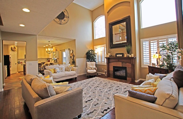 Spacious, Luxury, Centrally Located RETREAT! Sleeps 25 Sanitized!