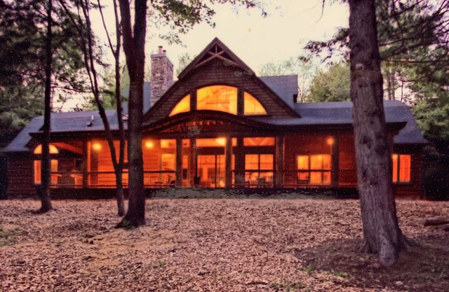 Spacious Luxury lodge near Elk Mountain ski resort on a private lake