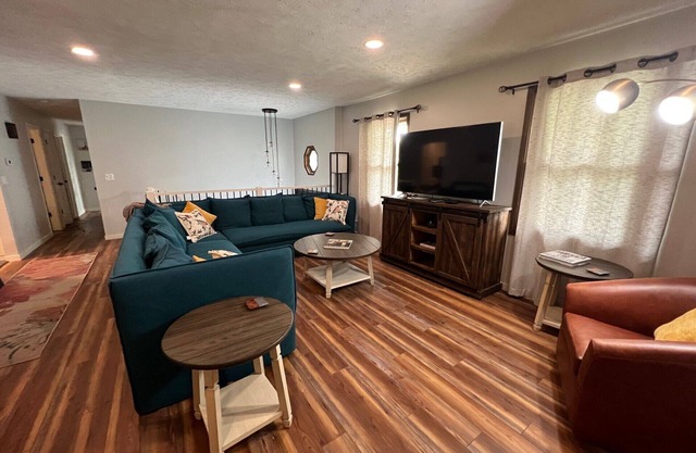 Spacious Midtown Family Retreat - with game room! Family-focus w/new home feel.
