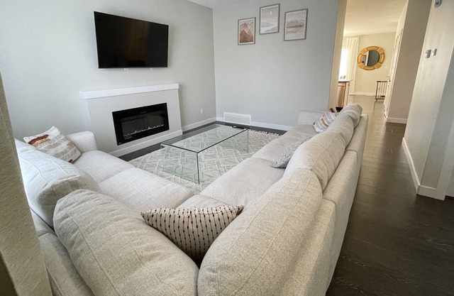 Spacious & Modern 3 Bd Suite