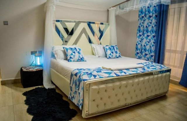 Spacious modern apartment, home away from home!