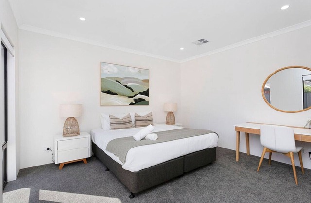 Spacious & modern Dianella!