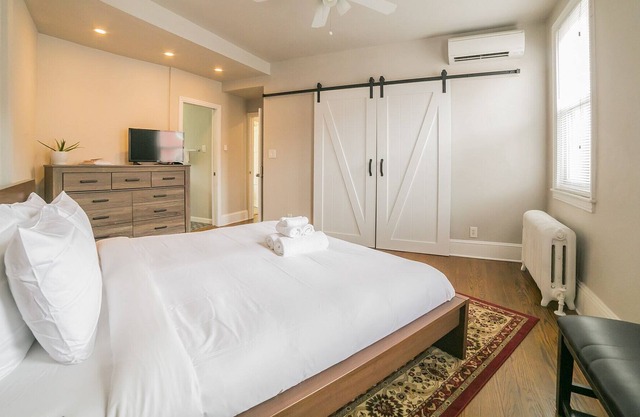 Spacious & Modern Fishtown Home - Sleeps 10!