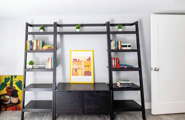 Spacious & Modern Suite by Metro in Capitol Hill