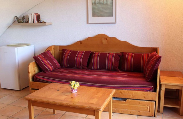 Spacious Mountain Triplex, Sleeps 10, Close to Pistes and Shops in Vars Les Claux