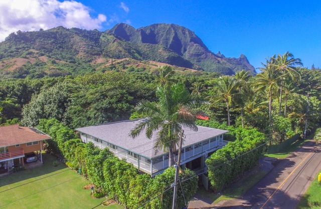 Spacious, mountain view home, across from beach path! Ka Wai Aloha TVNC-5137