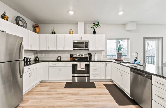 Spacious NEW 2 bed 2 bath apt by Downtown Spokane!