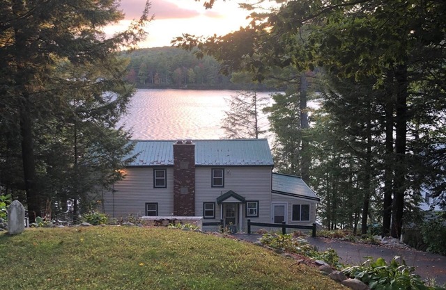 Spacious New Hampshire mountain waterfront get away house. Boats & private docks