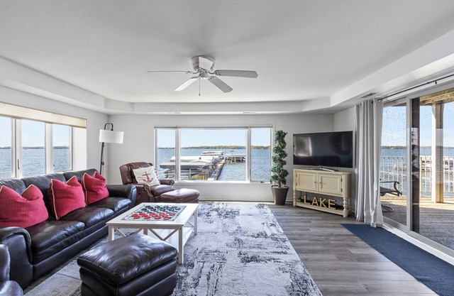 Spacious North Shore 2 bedroom Lake Condo with a Dock!