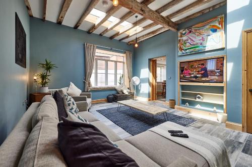 Spacious One Bedroom Coach House in Cley Norfolk