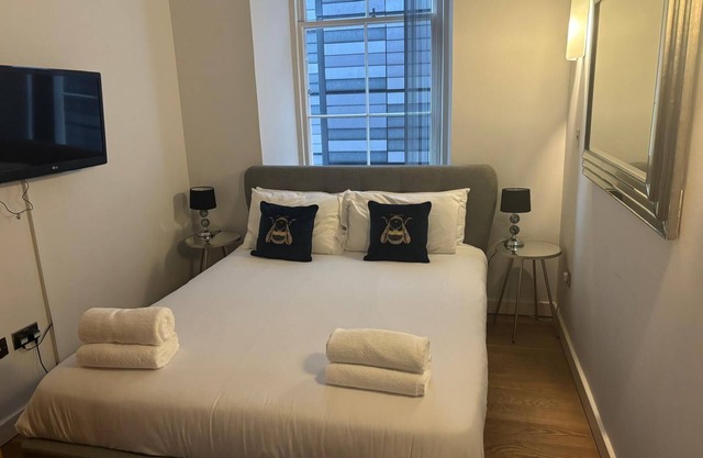 Spacious one bed Quartermile apartment with breathtaking park views - V central