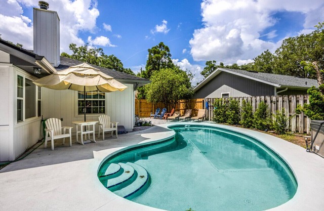 Spacious Outdoor Seating, Beautifully Decorated, Prime Features