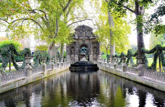 SPACIOUS PARISIAN RETREAT- BY LUXEMBOURG GARDEN AT RUE D'ASSAS- SAINT GERMAIN