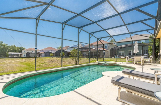 Spacious Pool Home w/2 Masters, Games Room & Conservation View. Near Disney