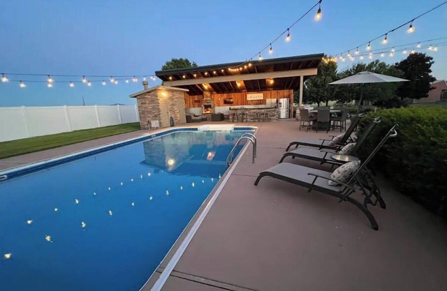 Spacious Poolside Home - perfect for retreats & all types of family gatherings.