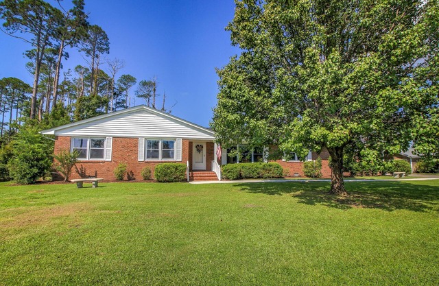 SPACIOUS & PRIVATE PET FRIENDLY WATERFRONT HOME NEAR DOWNTOWN HISTORIC BEAUFORT