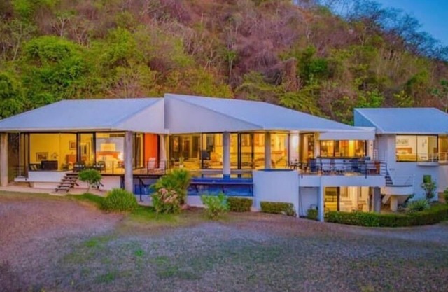 Spacious Private Villa , Sleeps 11, Amazing Ocean View , 5 min walk to the beach