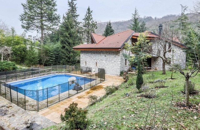Spacious Private Villa with Pool in Sile