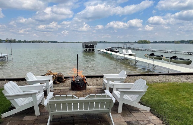 Spacious, remodeled, family friendly lakefront home.
