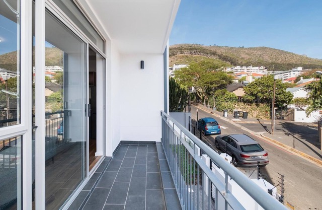 Spacious Retreat at the Metropole East of Main