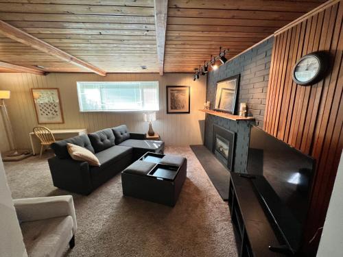 Spacious Retreat w/Hot Tub. Perfect for Families