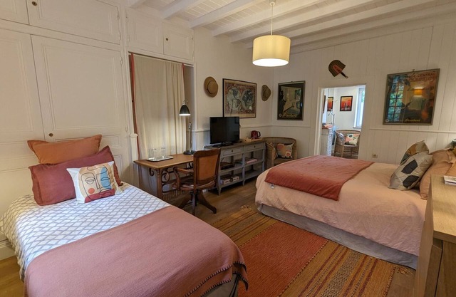 Spacious room, private entrance, pets allowed, WiFi