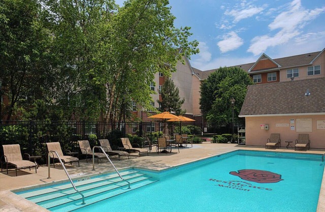 Spacious Room w/Kitchenette & Complimentary Breakfast | Free Airport Shuttle