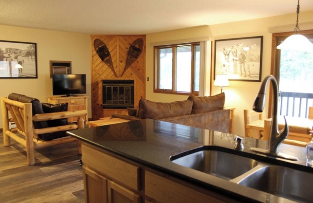 Spacious Room with On-site Dining and Indoor Pool - Ideal for Families