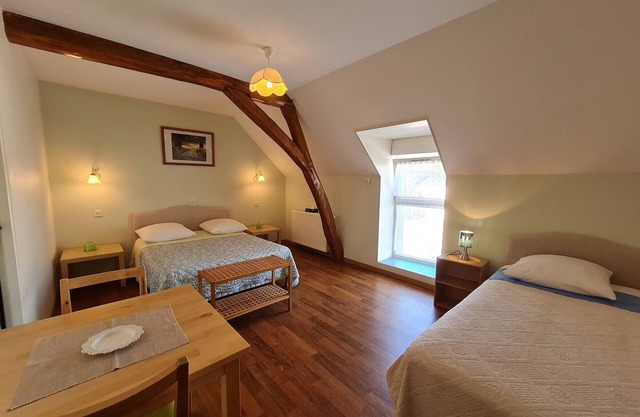 Spacious rooms near Beaugency, breakfast included