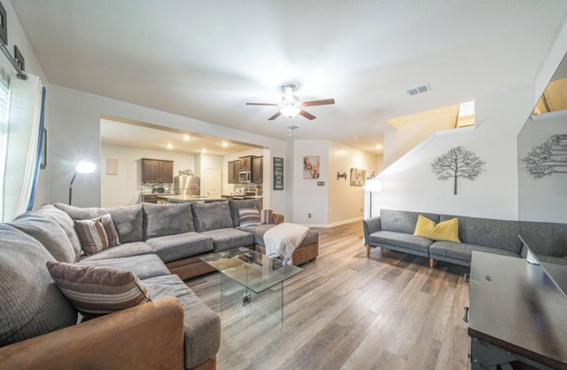 Spacious SATX Escape. Family + Work-Ready 4BR/3.5BA Near Lackland AFB