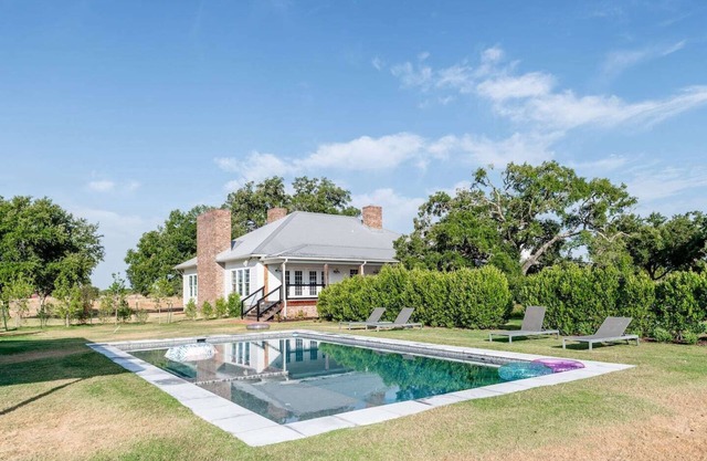 Spacious & Secluded Ranch w/Luxury Furnishings & Comfortable Style | Seven Oaks Ranch