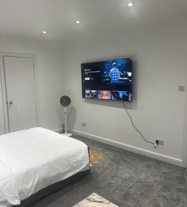 Spacious self-contained studio