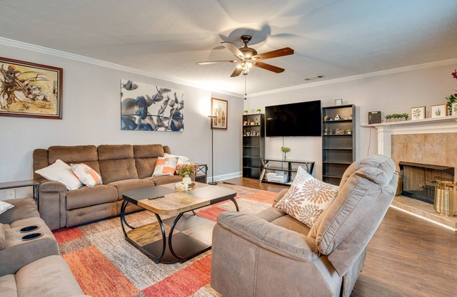 Spacious Snellville Home w/Yard: 28 Mi to Atlanta