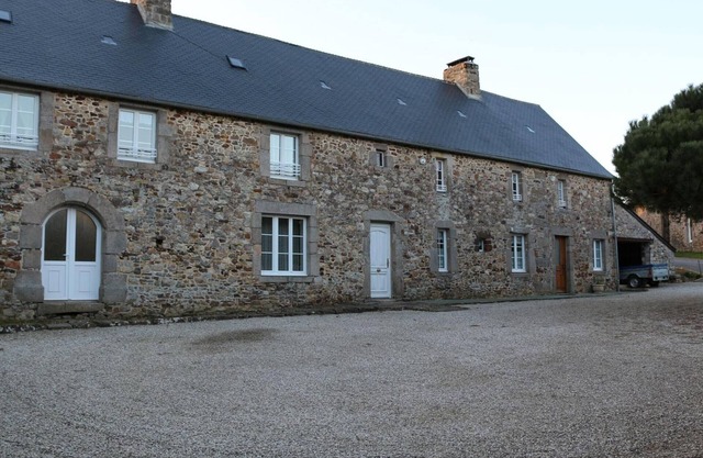 Spacious Stone House with Garden, Close to Beach, Family-Friendly, WiFi, Games Room