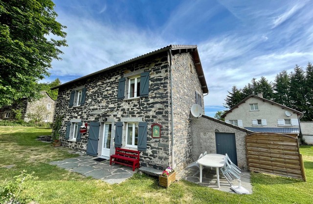 Spacious Stone House in Meygal Forest with Terraces, Fireplace, and Kids' Play Area