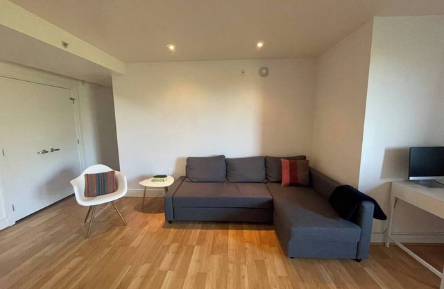 Spacious studio in Southwest by Wharf, National Mall, museums w/workspace
