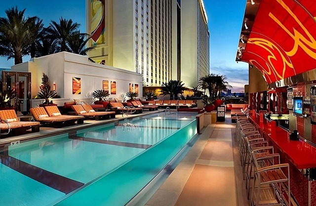 Spacious & Stylish Retreat in the Heart of Las Vegas
